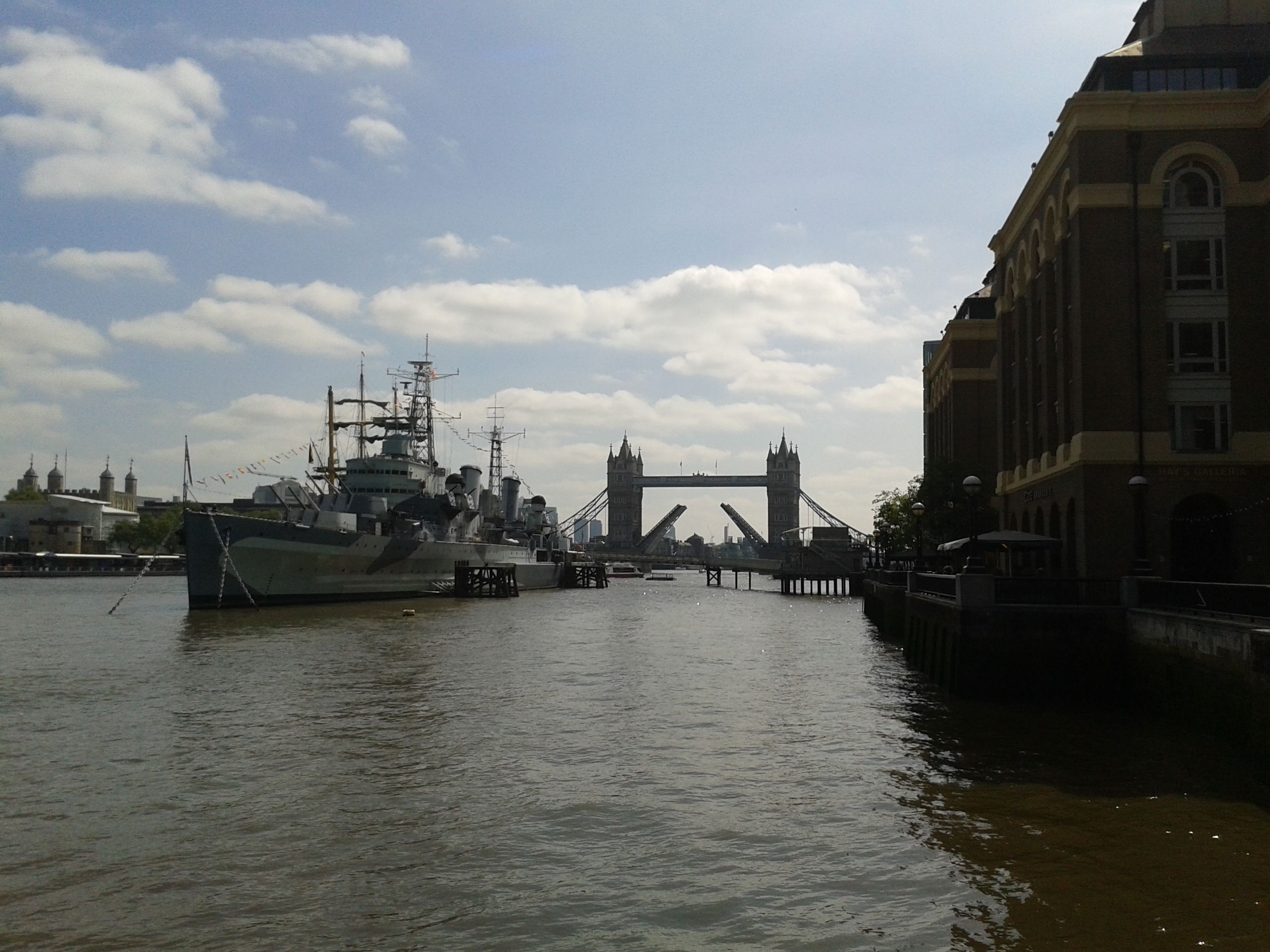 Tower Bridge először