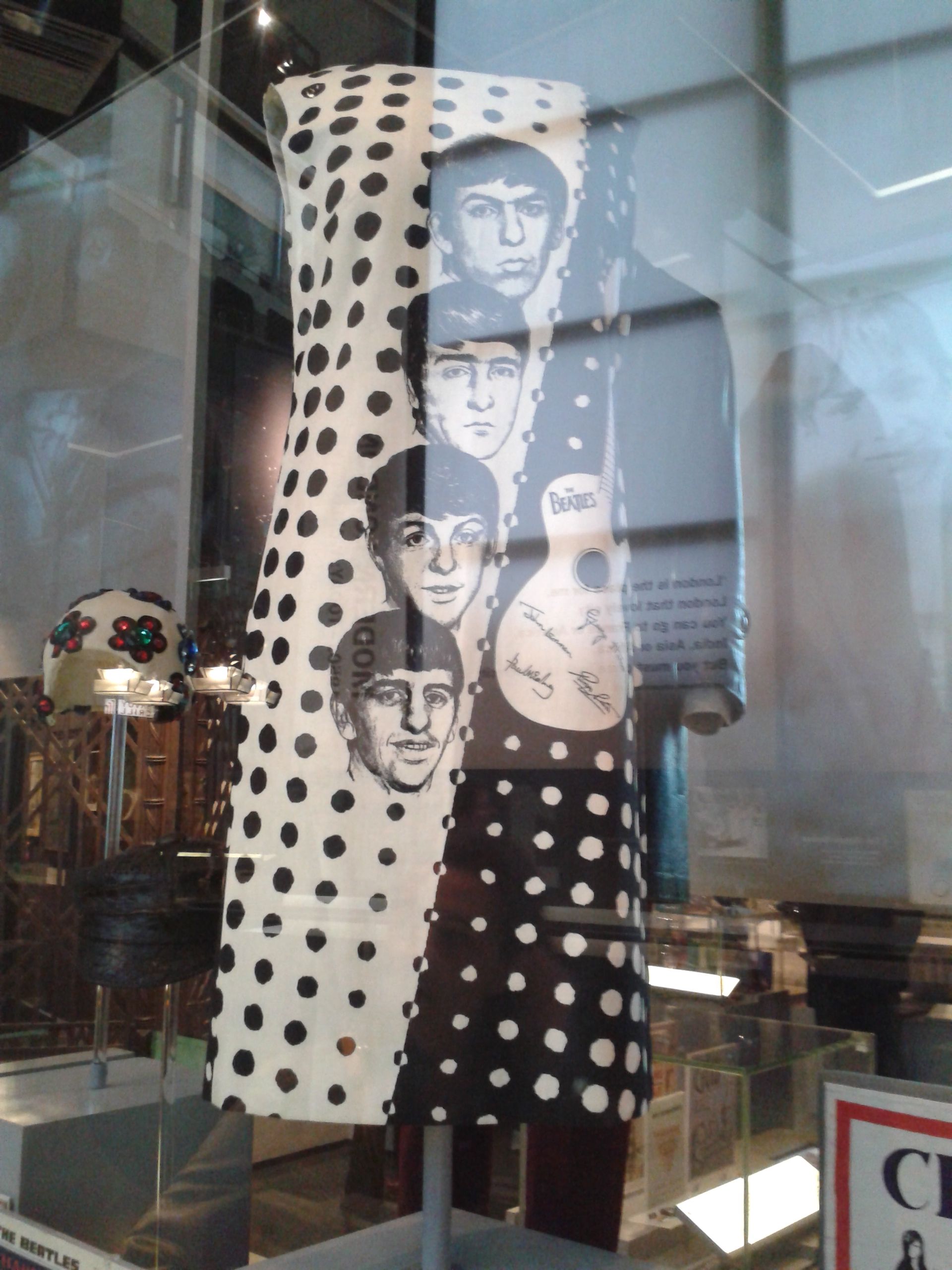 Beatles ruha :)