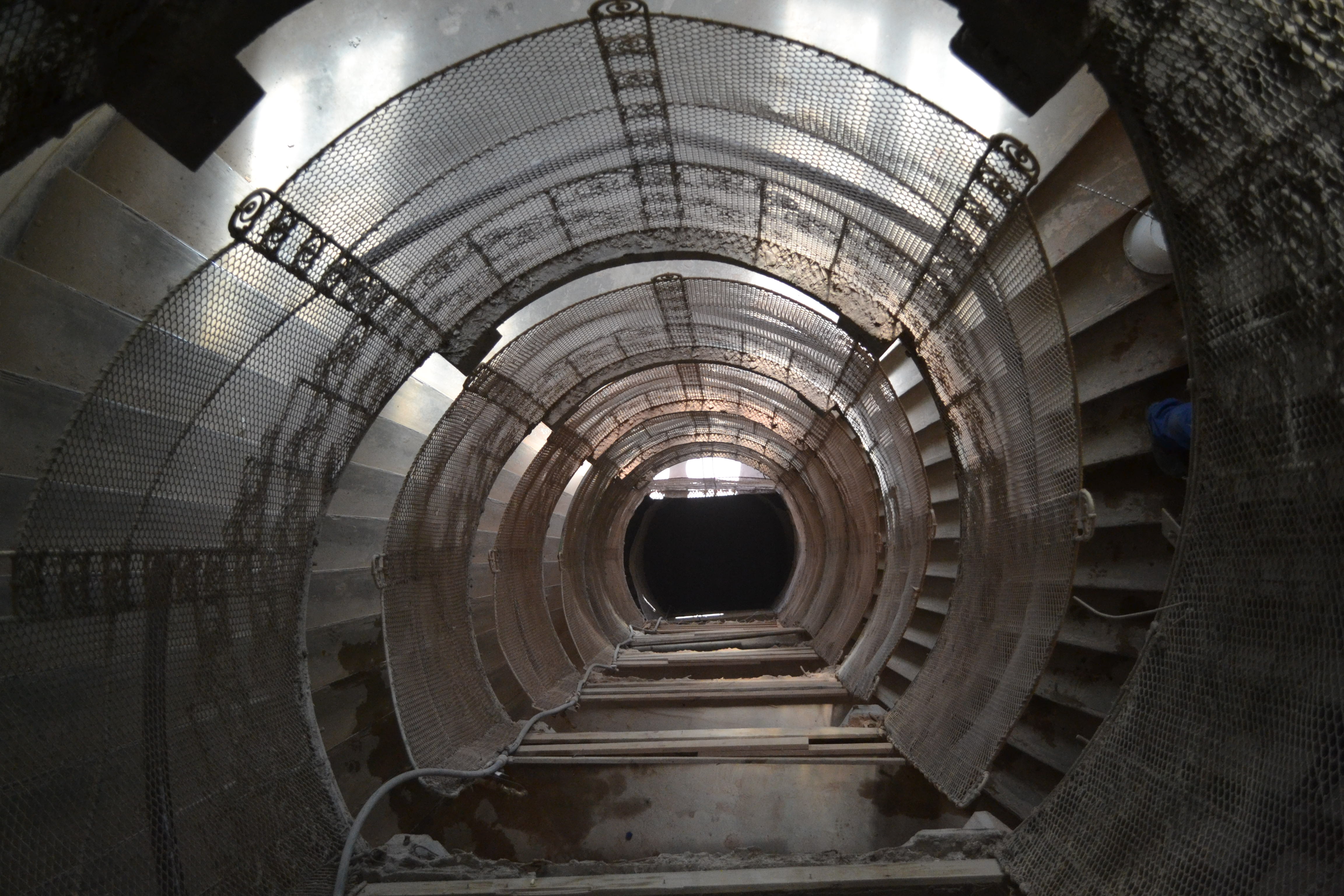 A torony lépcsője, ebben fut majd az üveglift (fotó: Buda Palota)